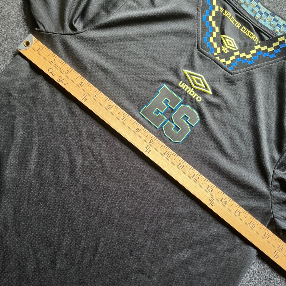 Umbro El Salvador Soccer Jersey Mens Small Black Excellent FESFUT Training Top - Picture 8 of 9